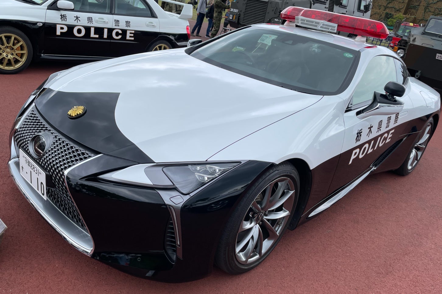 豪華すぎる「レクサスLC500」のパトカーが登場！ 栃木県警の「スーパー