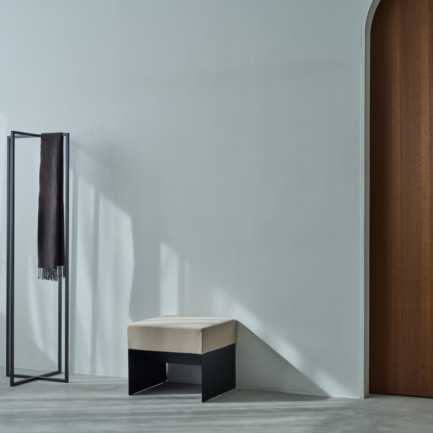 KUROSHIRO×NOUSPROJECTS CUSHIONED STOOL