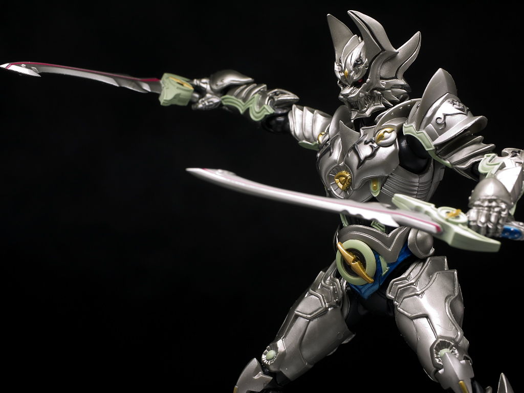 S.H.フィギュアーツ 銀牙騎士 絶狼 レビュー : はっちゃか