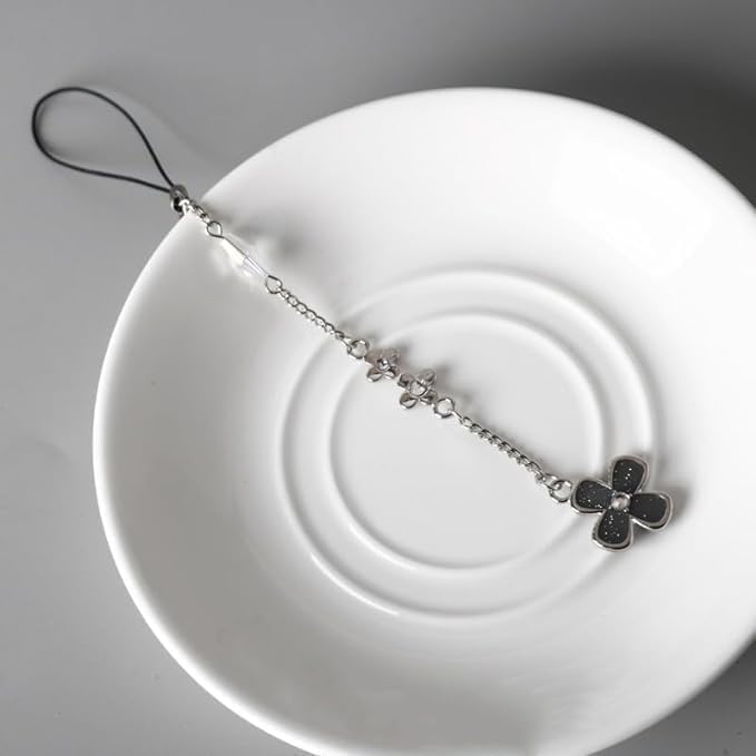 Amazon.co.jp: 君に届け 携帯ストラップ クローバー ペンダント 黒沼