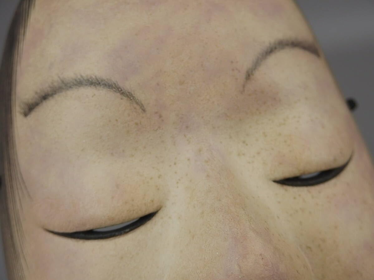 Amazon.co.jp: 【骨董古典芸能美術】古い木彫能面在銘女面男面小面能楽