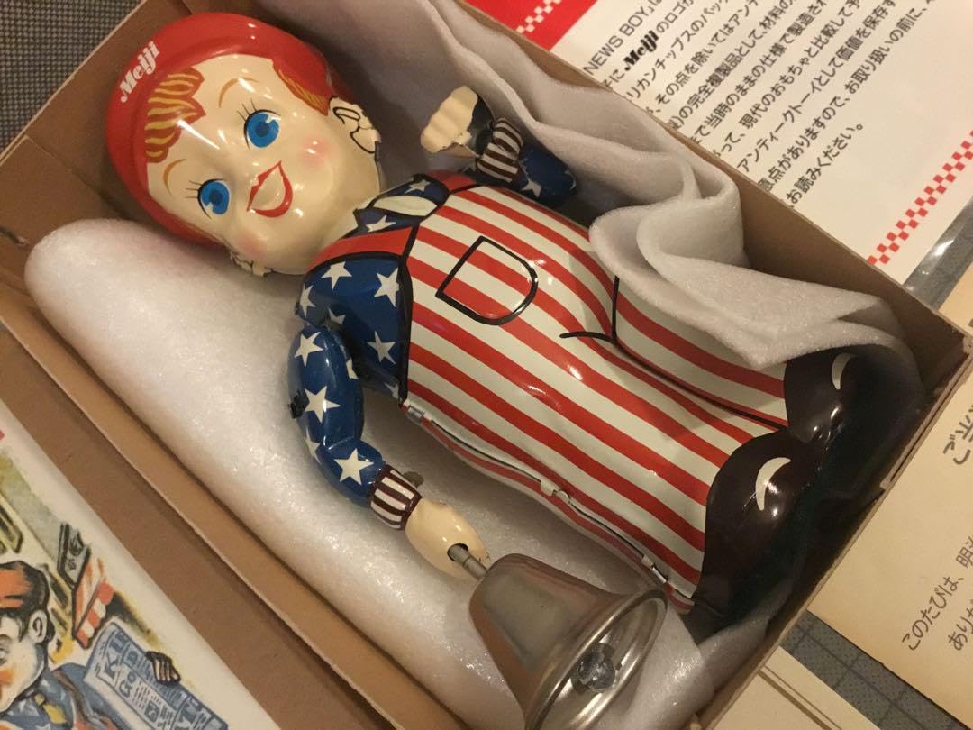 Amazon.co.jp: 明治製菓 NEWS BOY ブリキ 人形 日本製 ニュースボーイ
