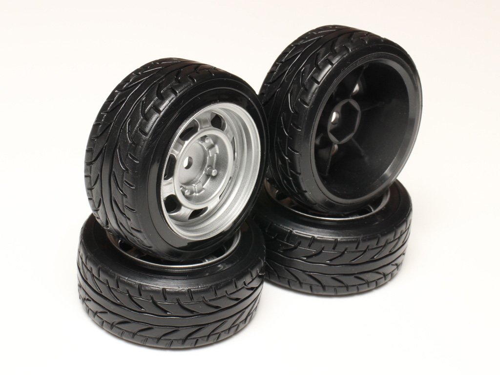 Amazon | 1/10 旧車ドリフト向けハードタイヤ組込済み鉄チン風ホイール