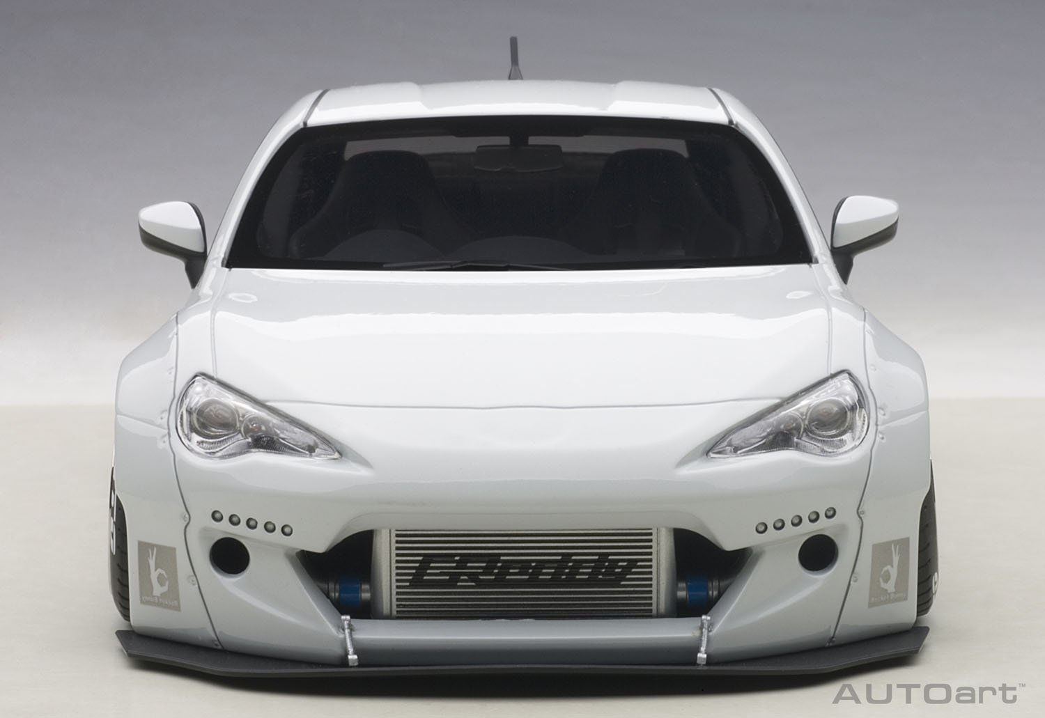 Amazon | AUTOart 1/18 ロケットバニー 86 (メタリック・ホワイト