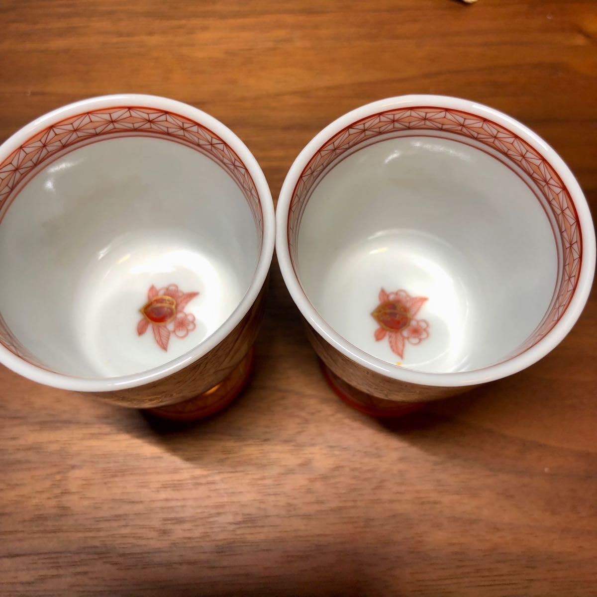 Amazon.co.jp: 九谷焼山本芳岳赤絵細描金彩桃文盃色絵馬上杯ぐい呑み 2