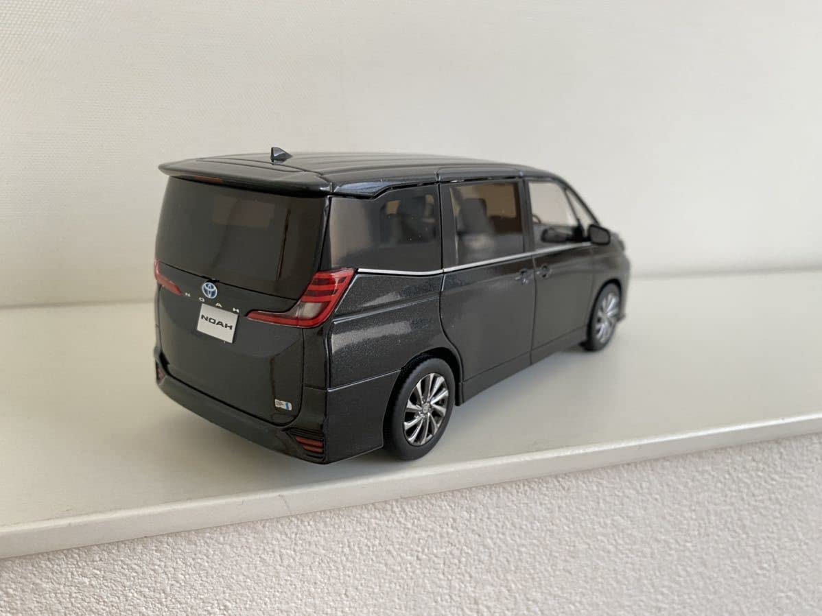 Amazon | ミニカー 1/30 新型 ノア S-Z 90系 カラーサンプル ミニカー