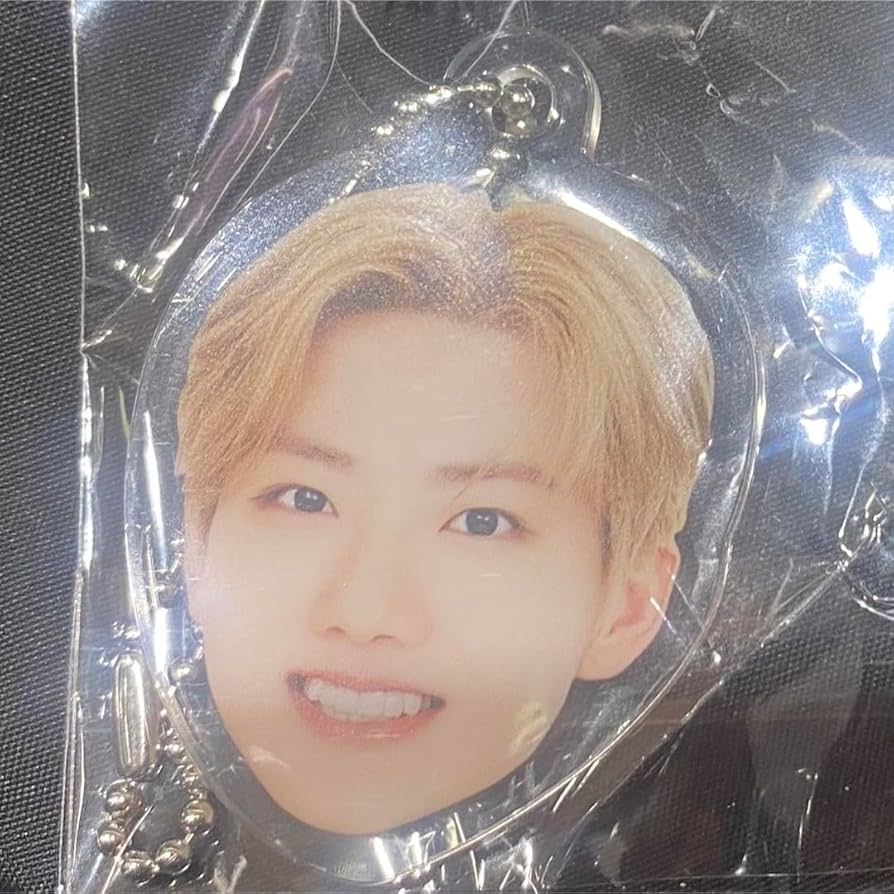 Amazon.co.jp: treasure ジュンギュ 顔アクキー キーホルダー ガチャ