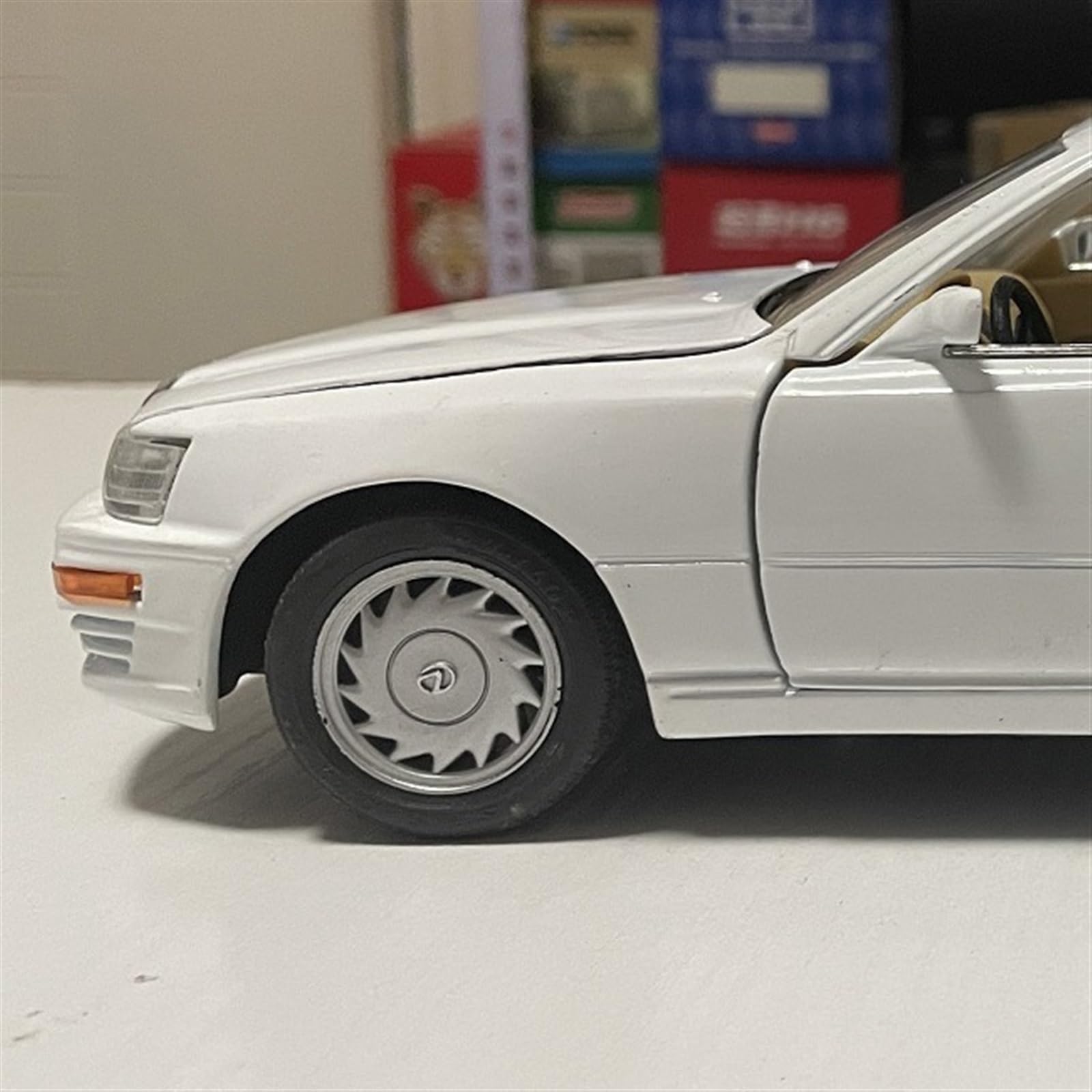 Amazon.co.jp: 車のモデル 1:18 レクサス LS400 UCF10 クラシックカー