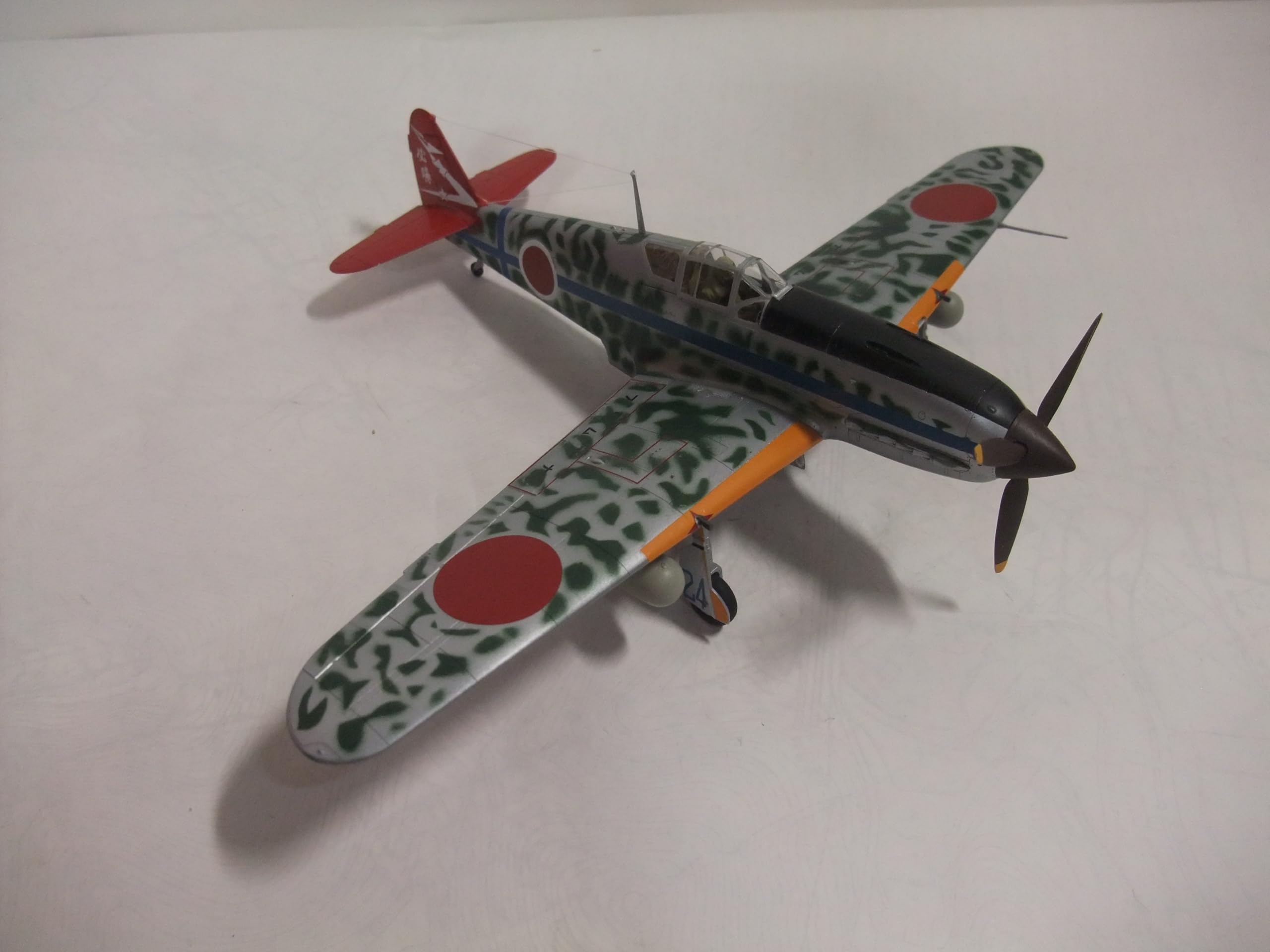 Amazon.co.jp: 完成品 日本陸軍 三式戦闘機 飛燕 48分の1サイズ