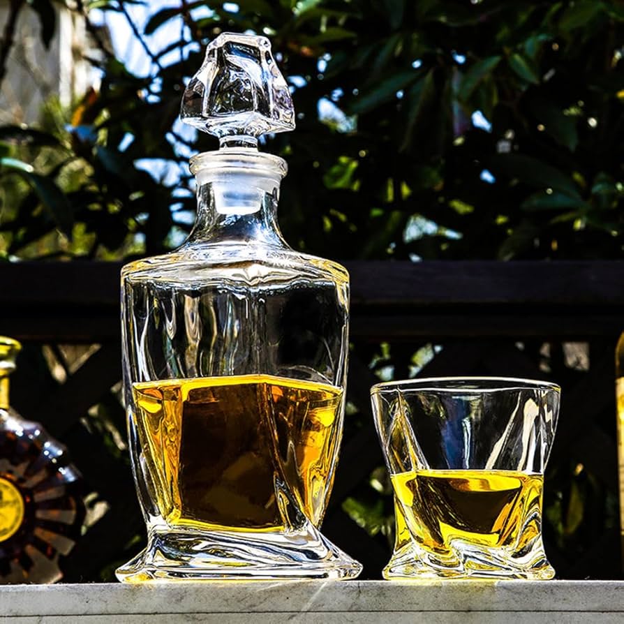 Amazon｜ウイスキー デキャンタ クリスタル,透明度の高いガラス