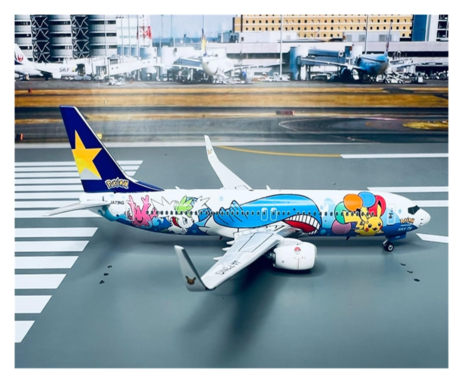 Amazon.co.jp: 航空機 ダイキャスト 1:400 スケール B737-800