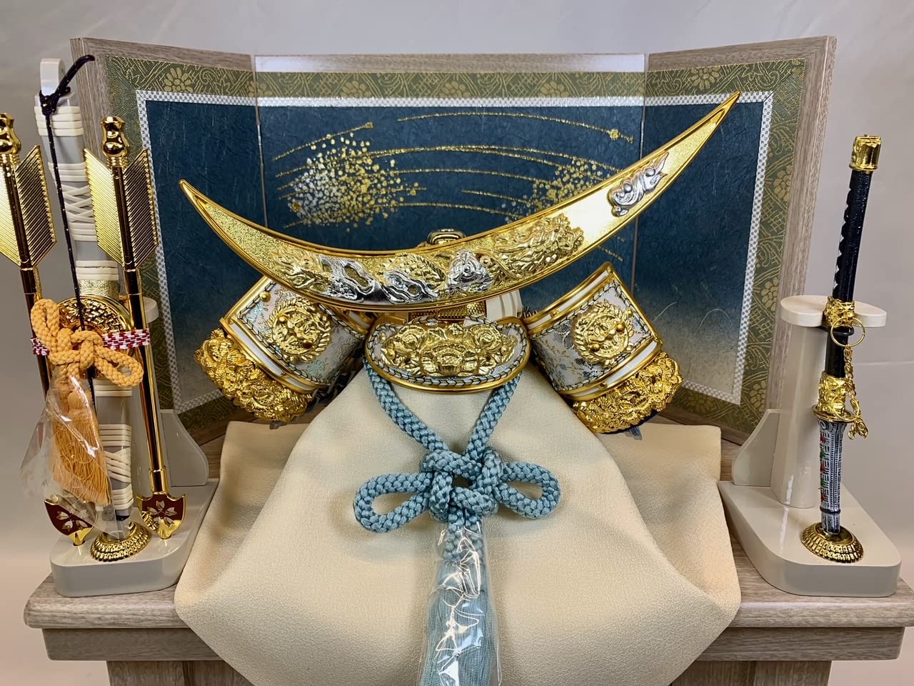 Amazon | 8号 伊達政宗公兜セット 白木収納セット 三曲屏風(青) F831