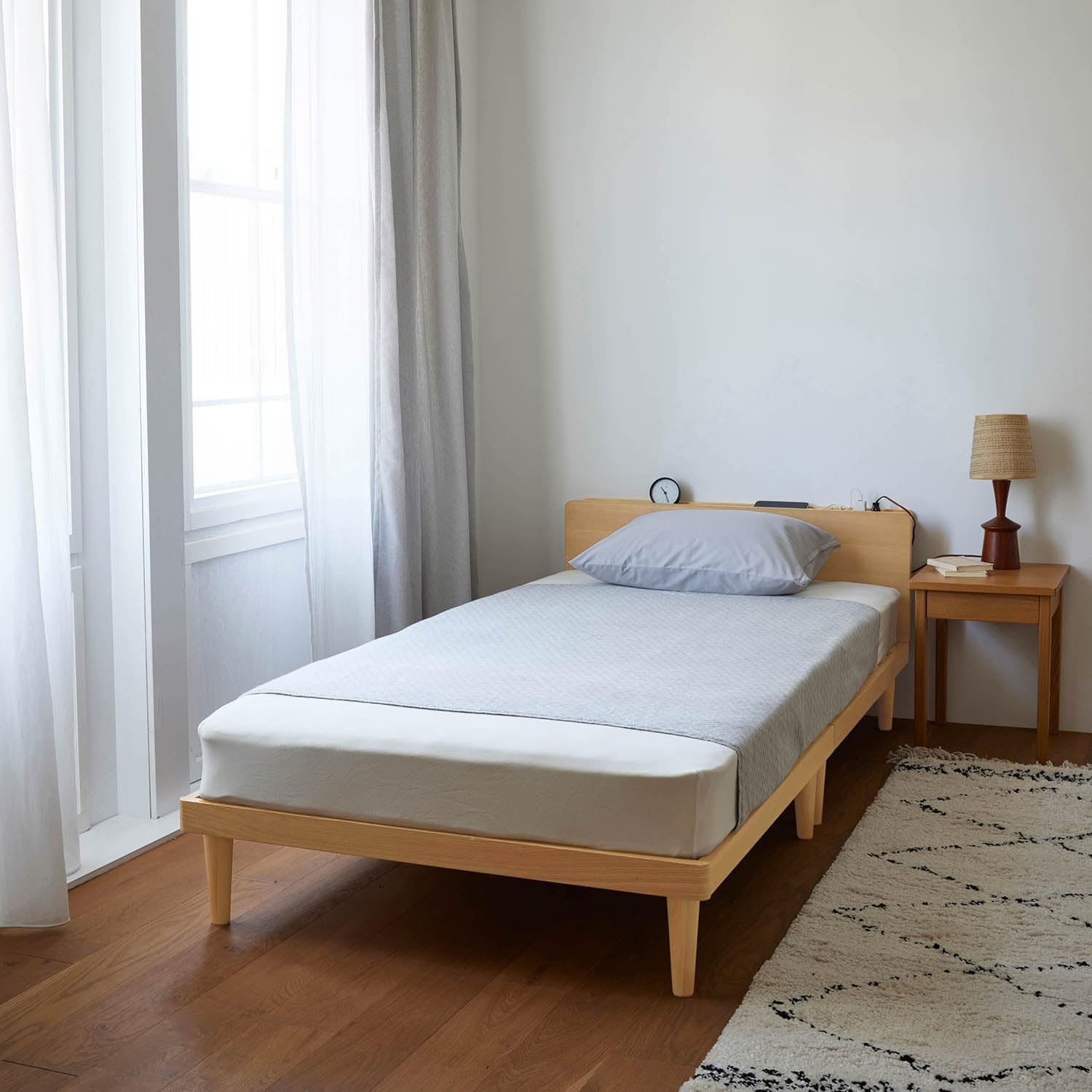 Amazon｜[ベルメゾン] すのこベッド 10分で組み立てできる コンセント