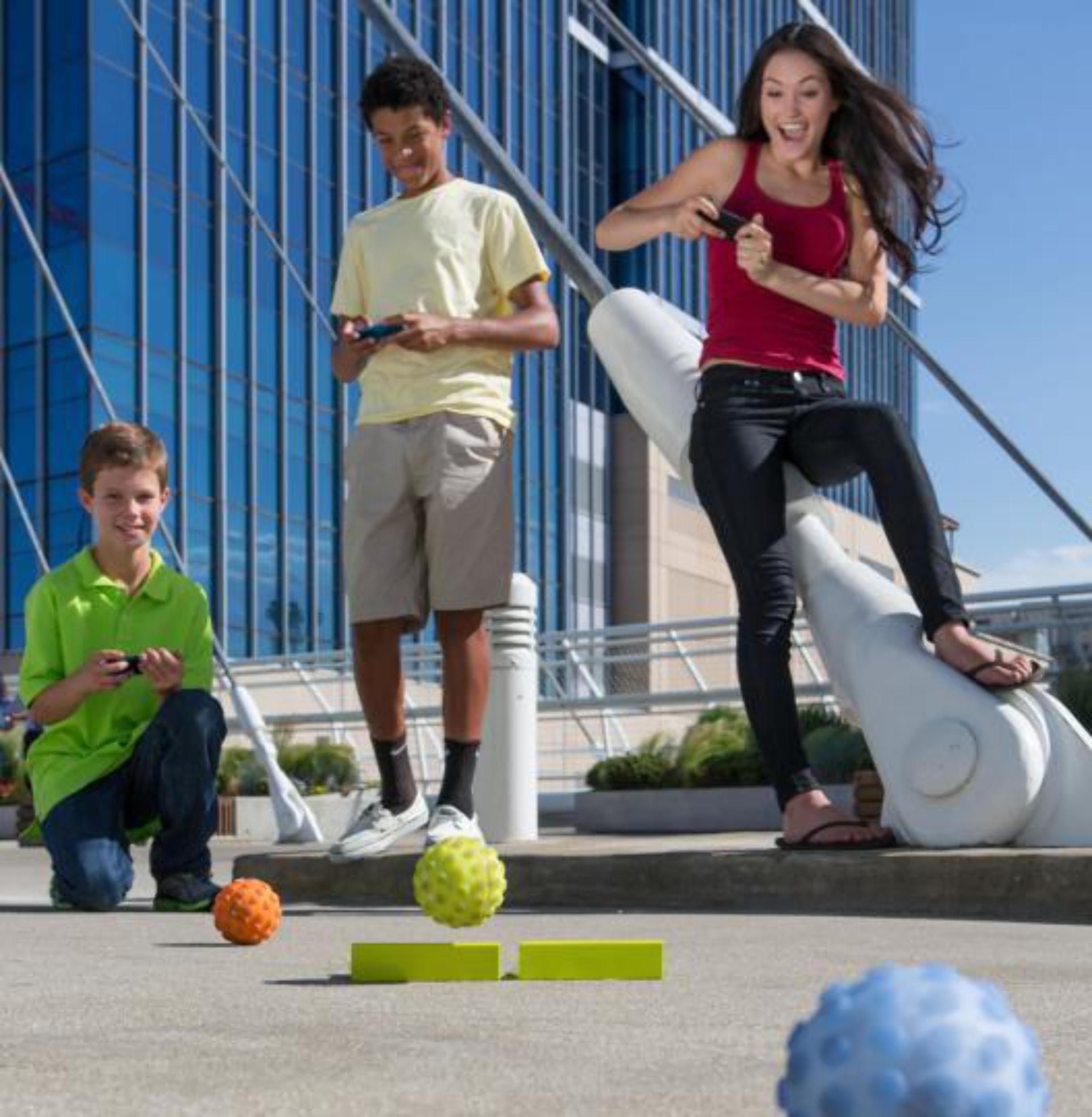 Amazon.co.jp: Orbotix Sphero 2.0. Bluetooth制御のロボットボール 白