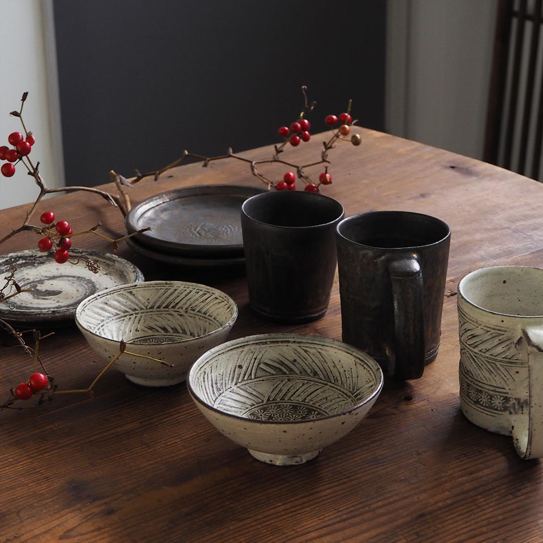 黒金彩/リム皿26cm | 唐津焼 雅樂窯 ( うたがま ) | 糸島くらし×ここの