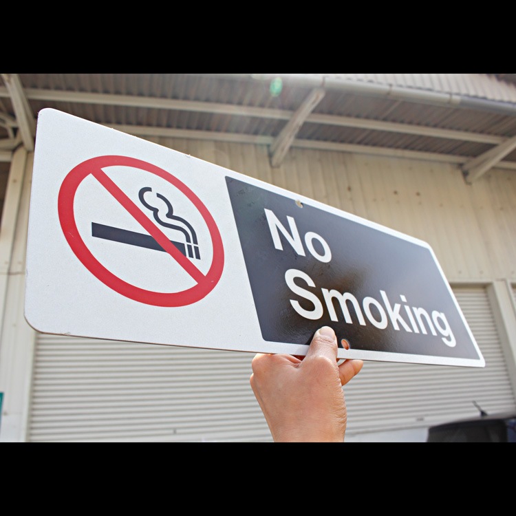 アメリカの工場直輸入の道路標識！アメリカの案内看板 「NO SMOKING