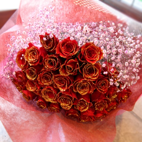 赤薔薇ゴールドラメ30本とピンクのかすみ草の花束 | バラ・生花,赤薔薇