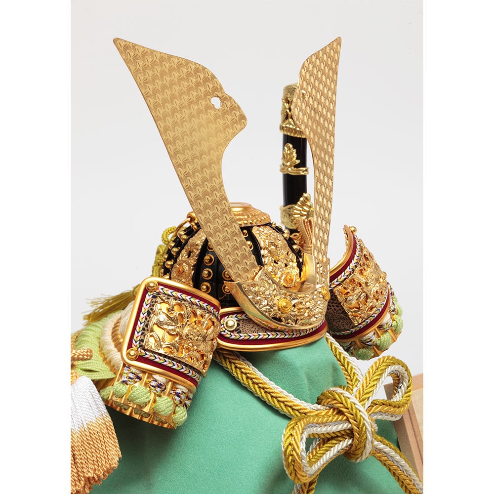 兜ケース飾り 銘木シリーズ 檜 アクリルケース オルゴール付 3G-C50-Z