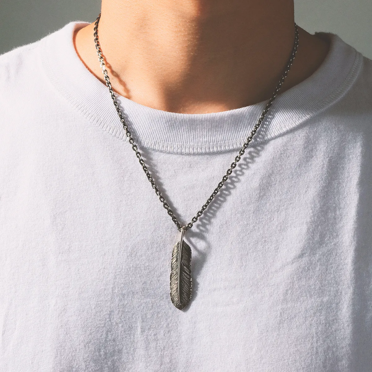 フェザー(左向き) シルバー925 オキシダイズコーティング（燻し