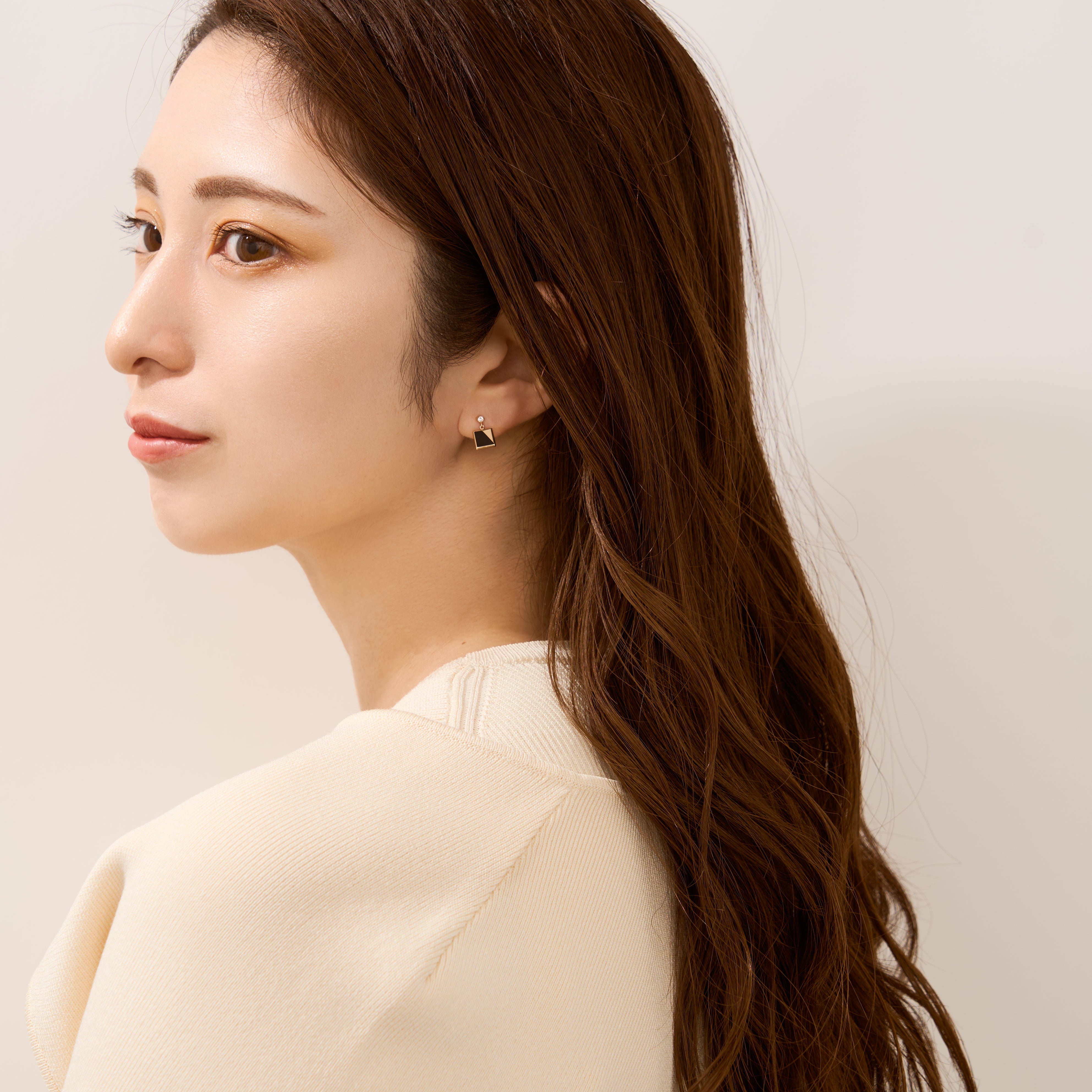 K10 オニキス × ホワイトトパーズ スタッドピアス- me.（エムイードット）