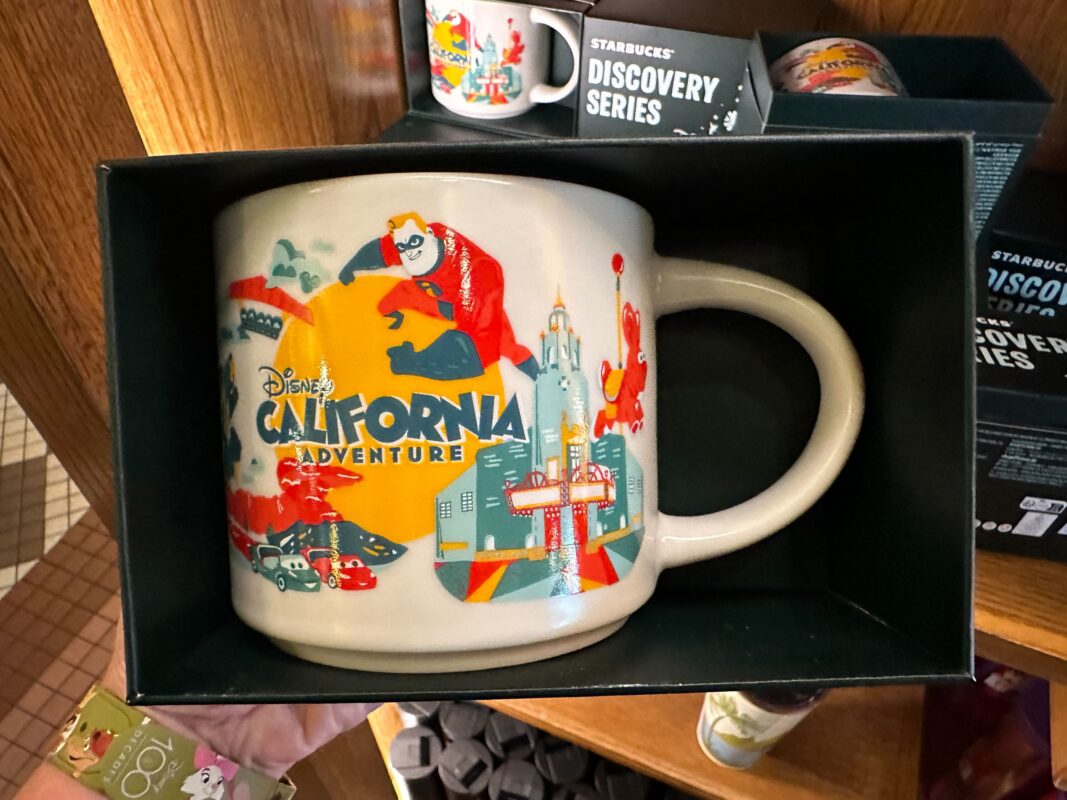 スターバックスの最新マグとオーナメントがディズニーカリフォルニア