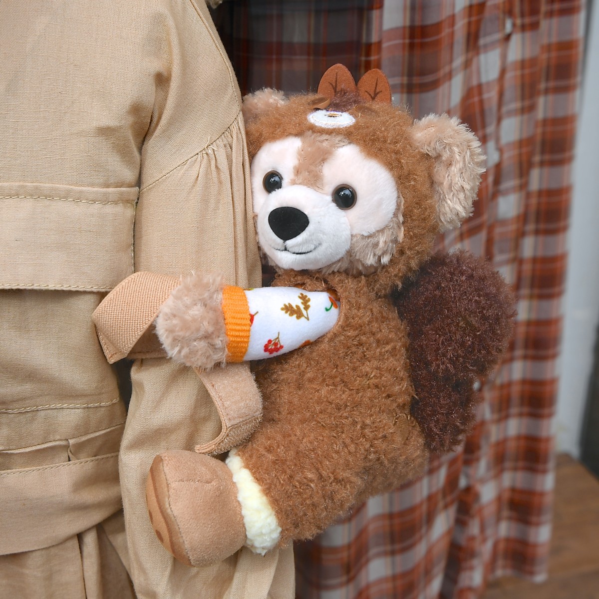 カーテンホルダー&腕にくっつく！東京ディズニーシー“ダッフィーたちの