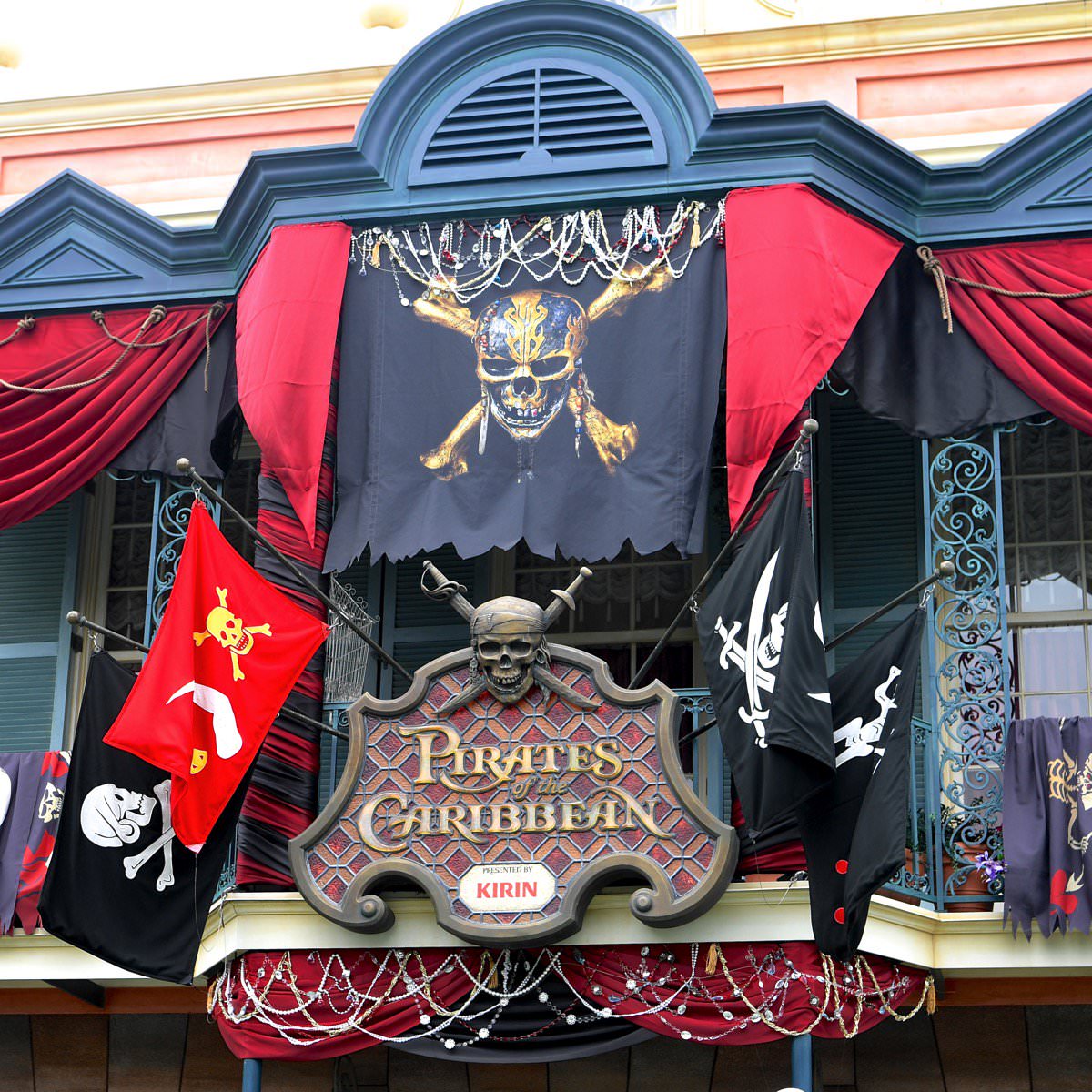 アドベンチャーランドが海賊の街に！東京ディズニーランド『パイレーツ