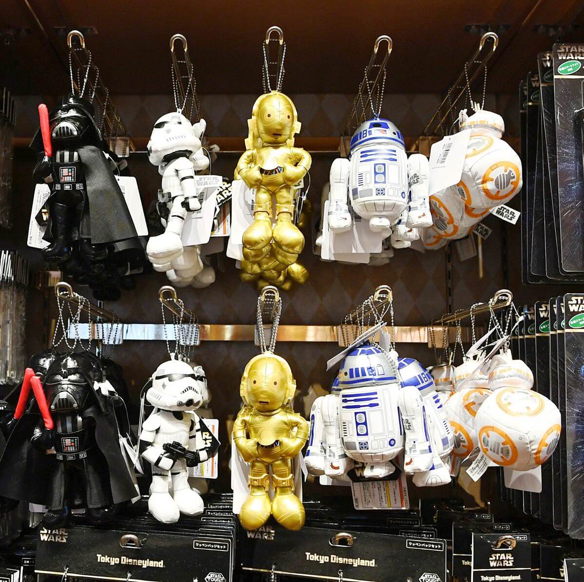 ぬいぐるみバッジやリアルなiPhoneケースも！東京ディズニーランド