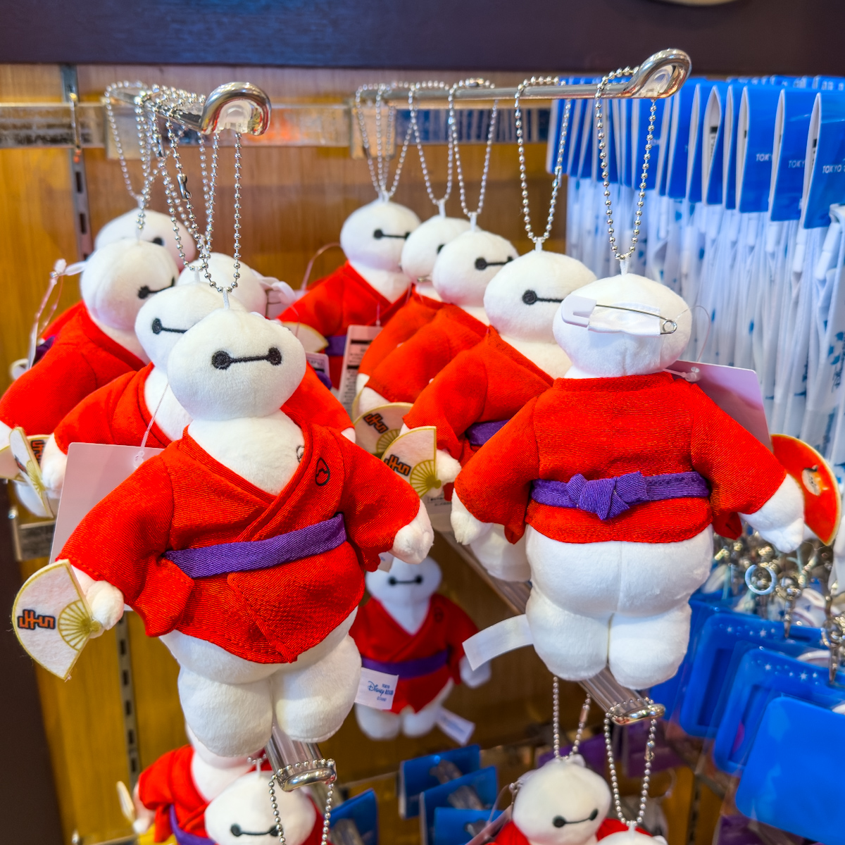 扇子を持った和装姿！東京ディズニーランド「ベイマックス」ぬいぐるみ