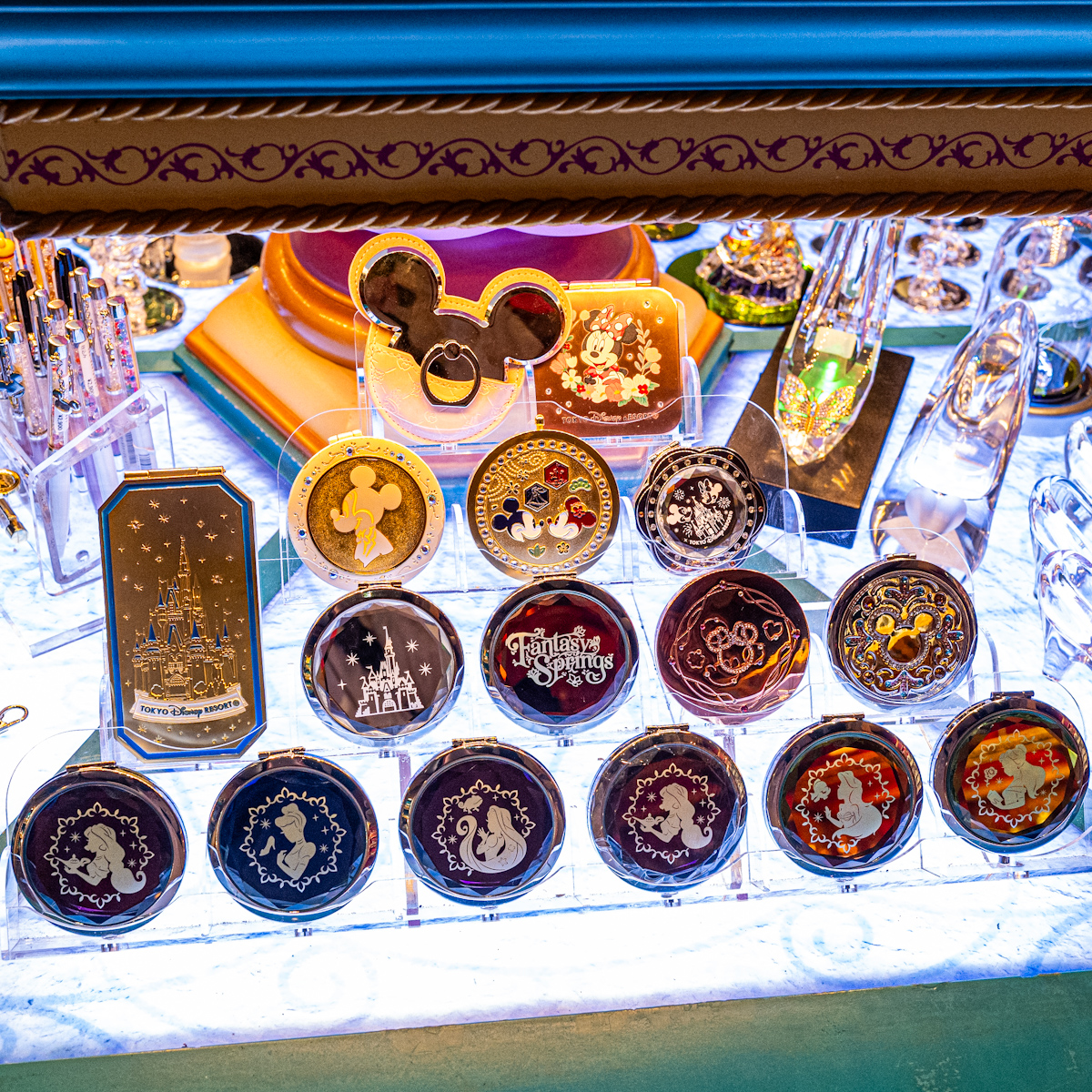 ミニーモチーフ！東京ディズニーランド「ガラスの靴」コンパクトミラー