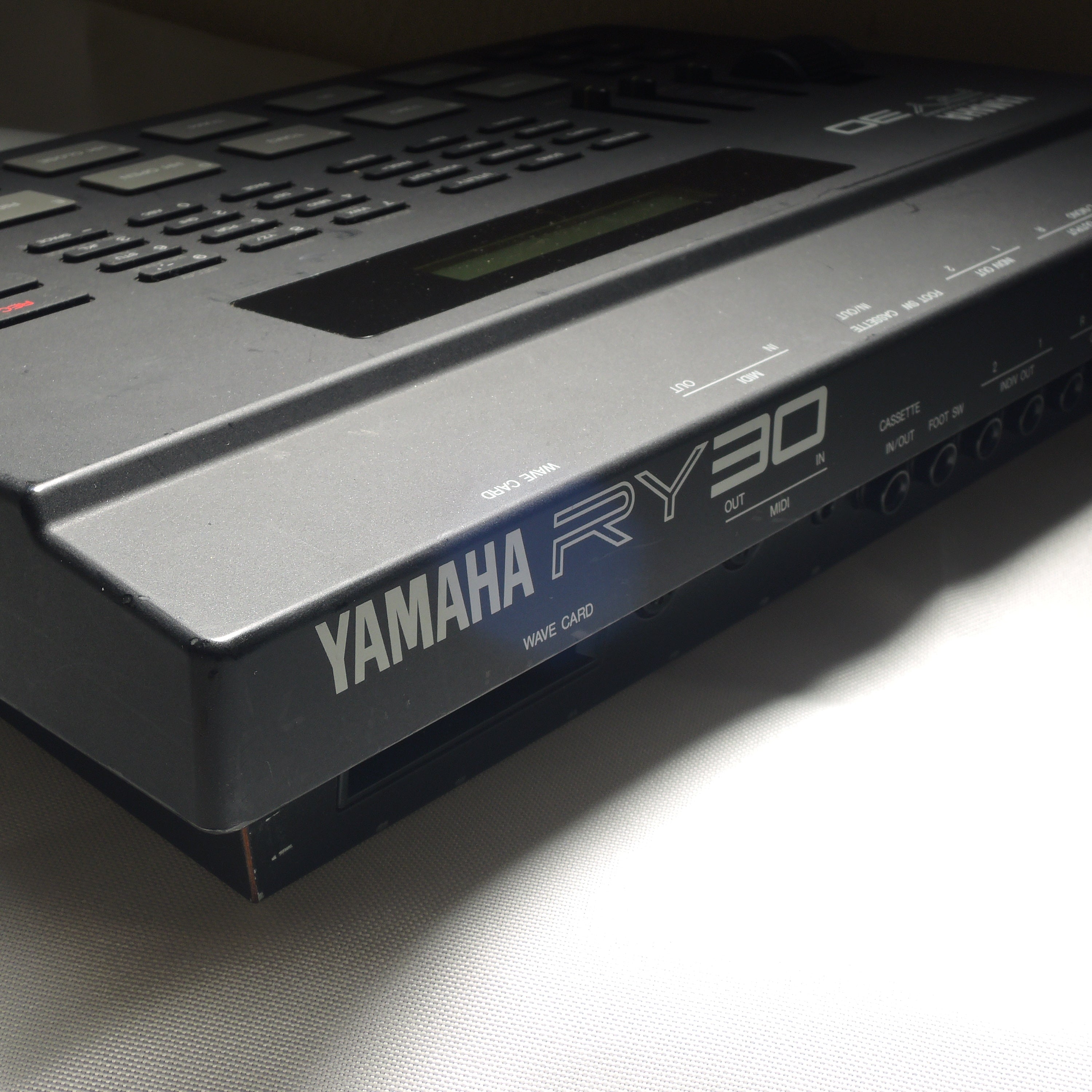 YAMAHA - RY-30 [DTM・音楽制作機材] 90年代ビンテージドラムマシン