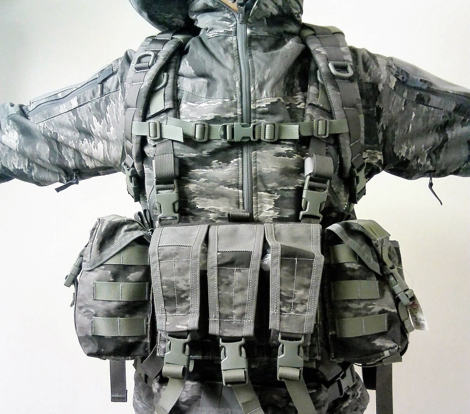 A-TACS GHOSTカラーのタクティカルギアについて | みらい装備工房