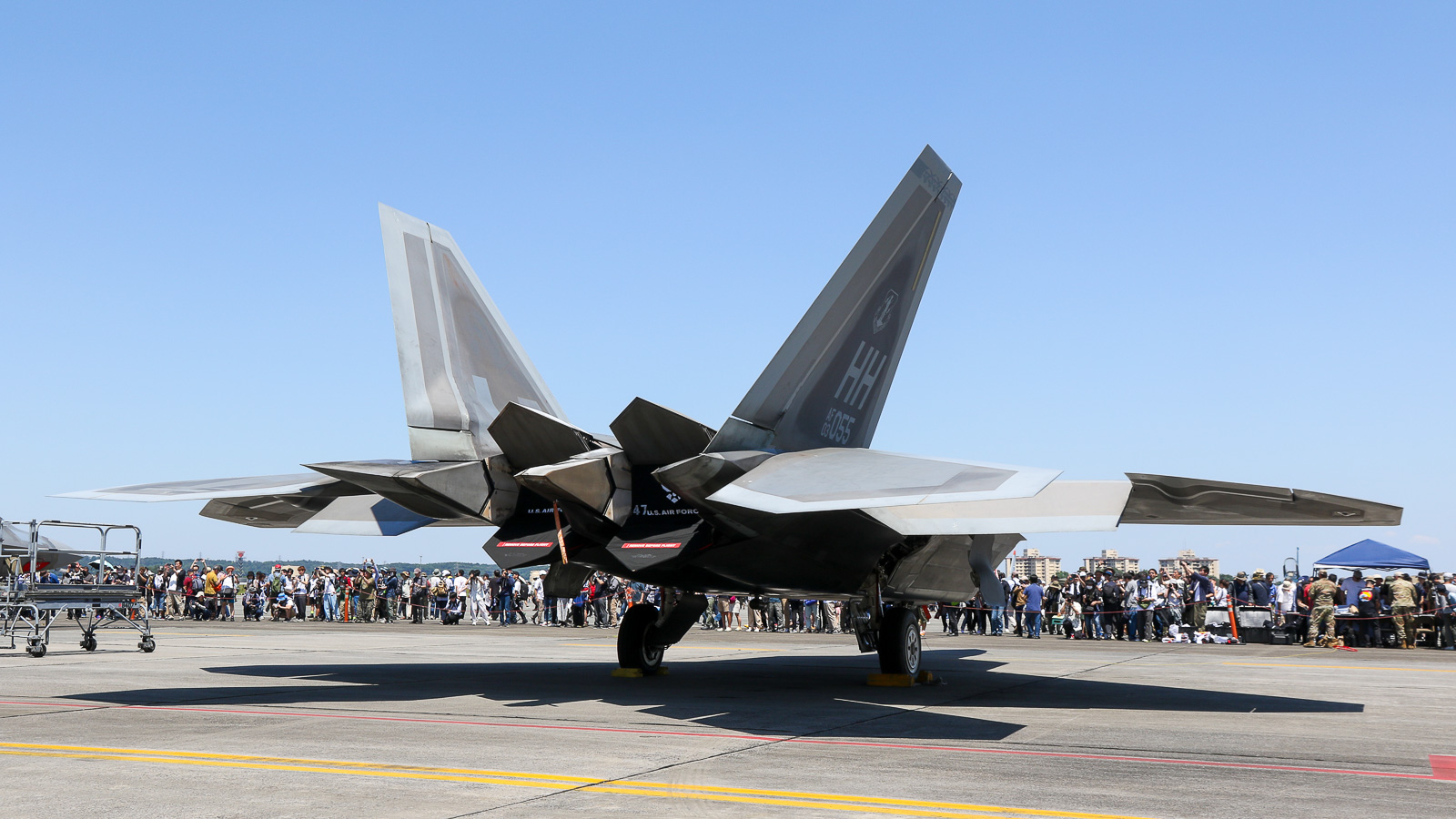 最強のステルス戦闘機「F-22 ラプター」のお尻も見れた！モデラー目線