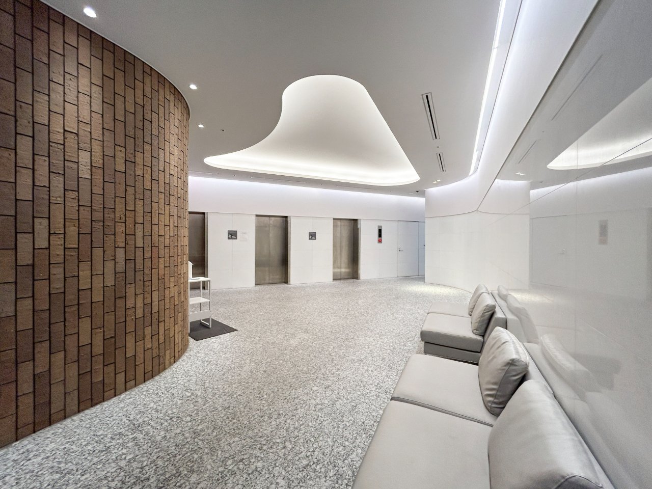 X－PRESS有楽町（エクスプレス有楽町）(千代田区有楽町)のビル