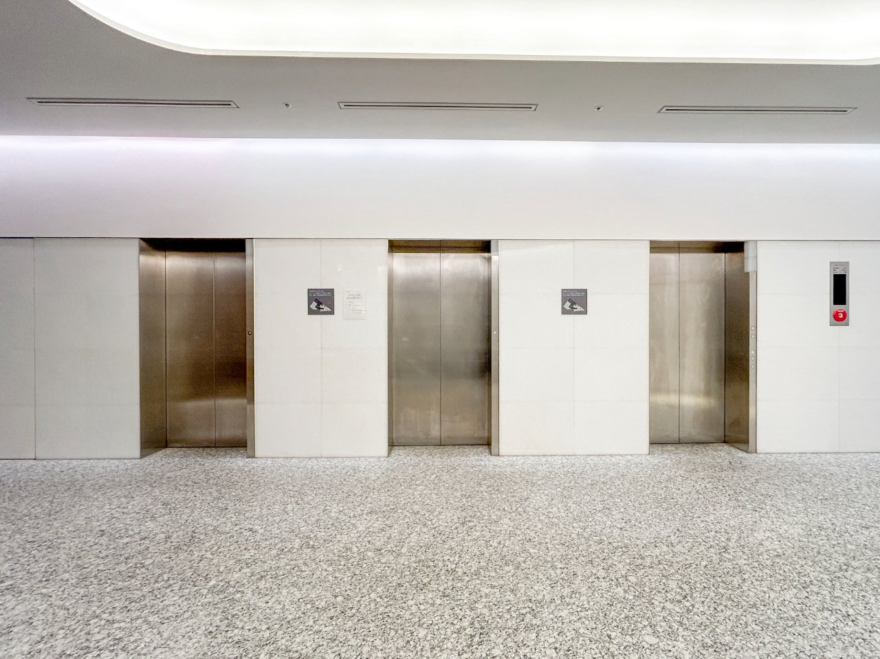 X－PRESS有楽町（エクスプレス有楽町）(千代田区有楽町)のビル