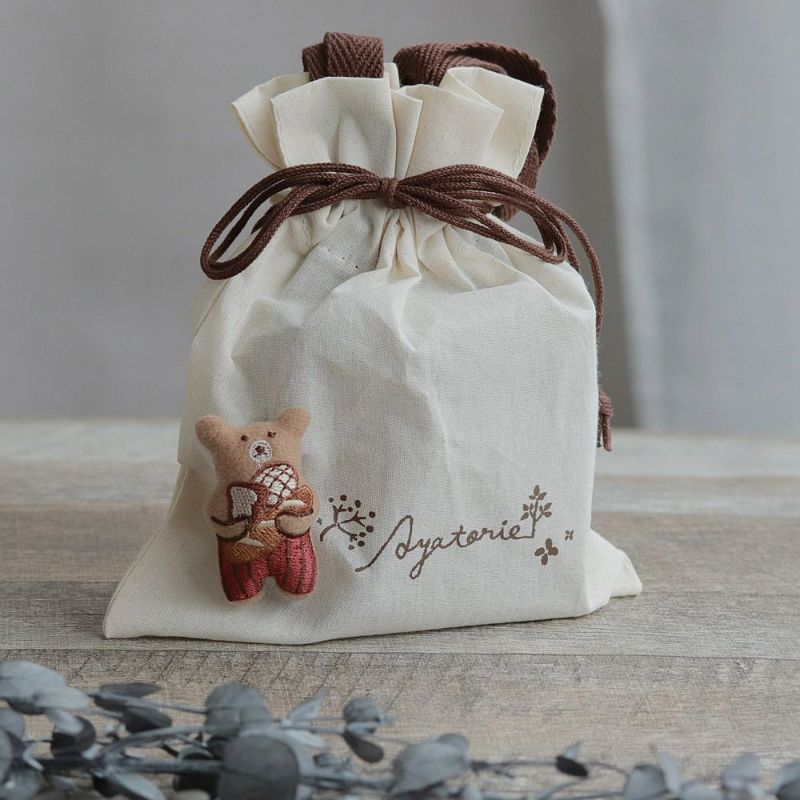 Ayatorie/アヤトリエ】くまさんとパンのブローチ – OSEWAYAオンライン