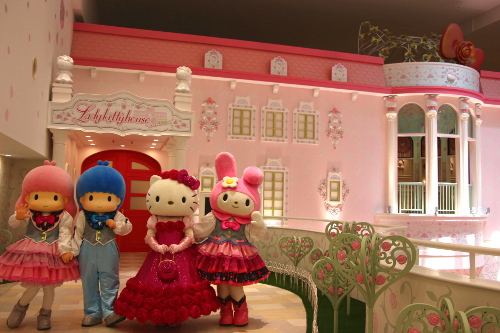 ピンクのカレーはどんな味？ 「マイメロディ40thアニバーサリーフェア