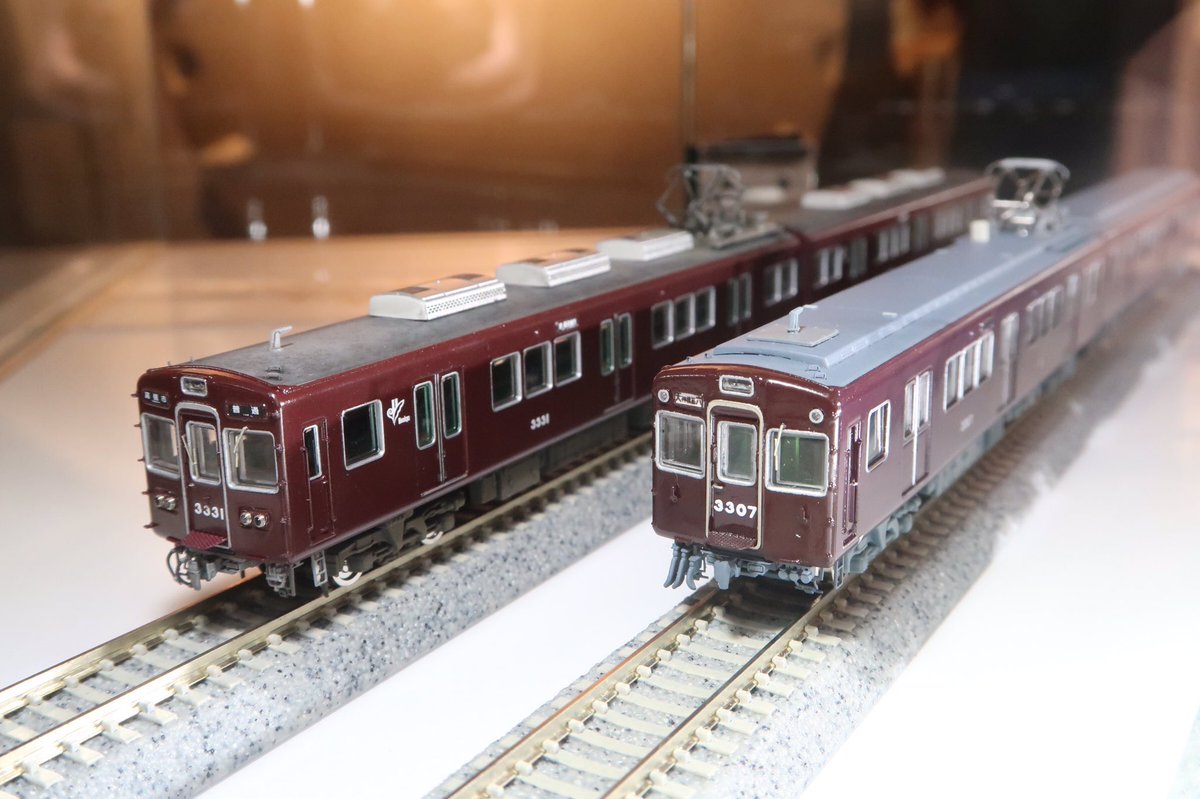 阪急からは、3300系の表示幕・冷房改造車と、その更新車の2種類