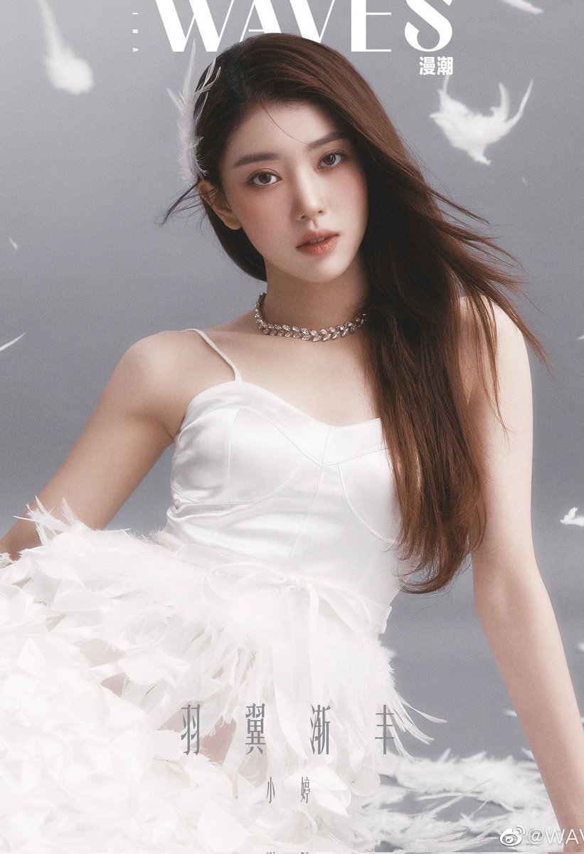 WAVESマンチャオ シャオティン(Kep1er) 中国前衛的ファッション誌を