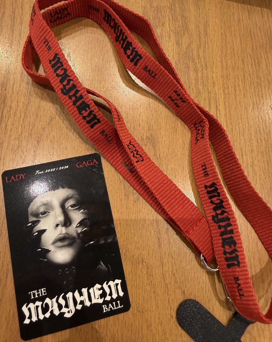 会場CD購入特典: - ハートステッカー(全6種ランダム) - スマホ用ネック