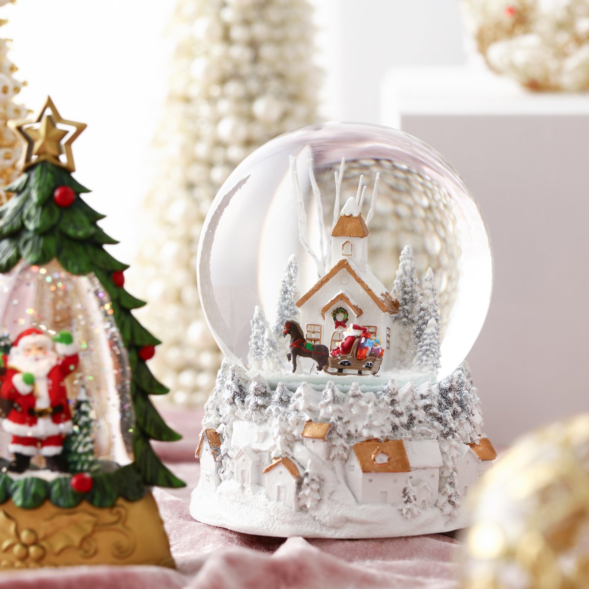 ╲Christmas item🎄╱ スノードームの中を覗くと、はらはら舞う雪の