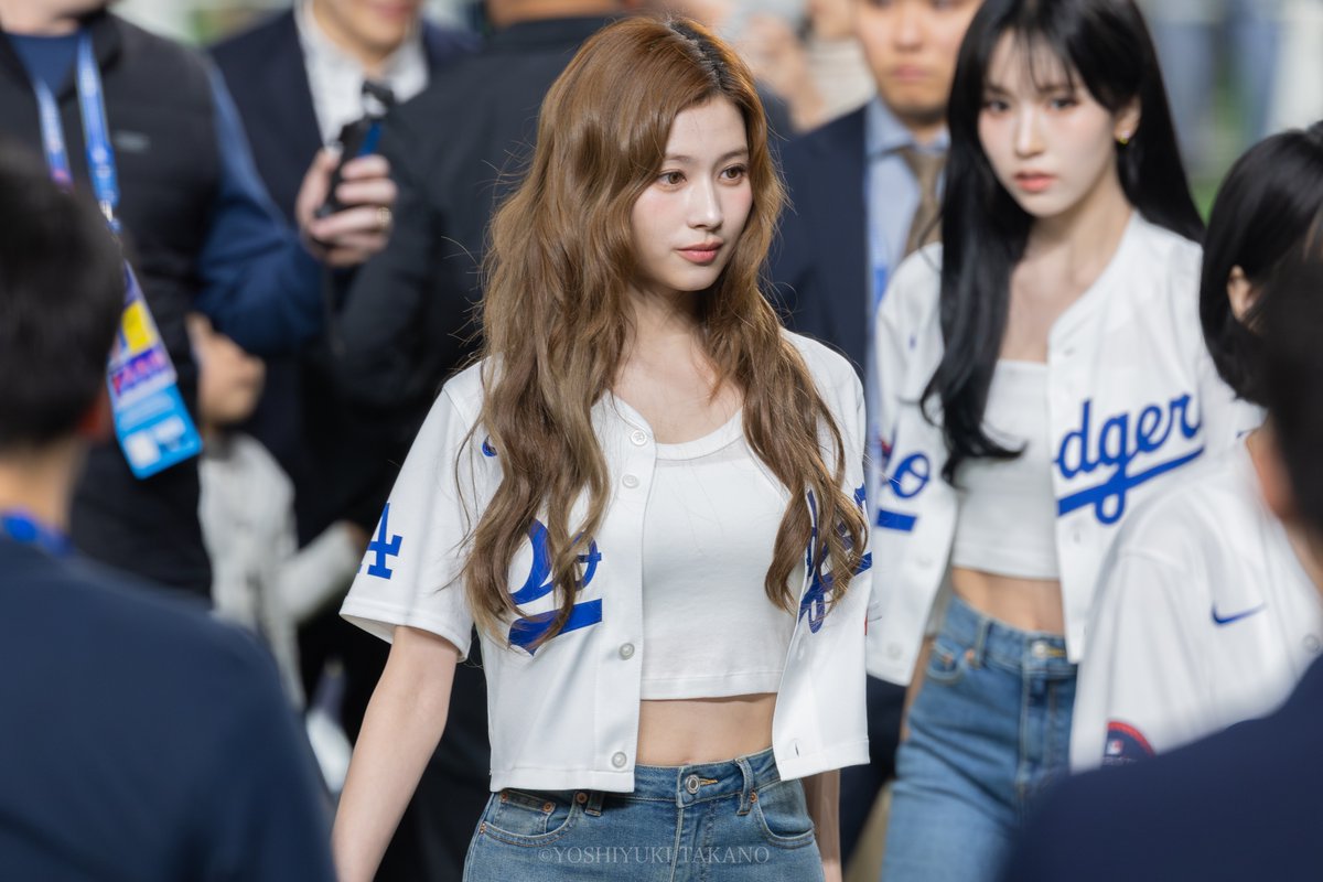 始球式のサナちゃん。 スタイル良すぎませんか… #SANA #MISAMO #TWICE