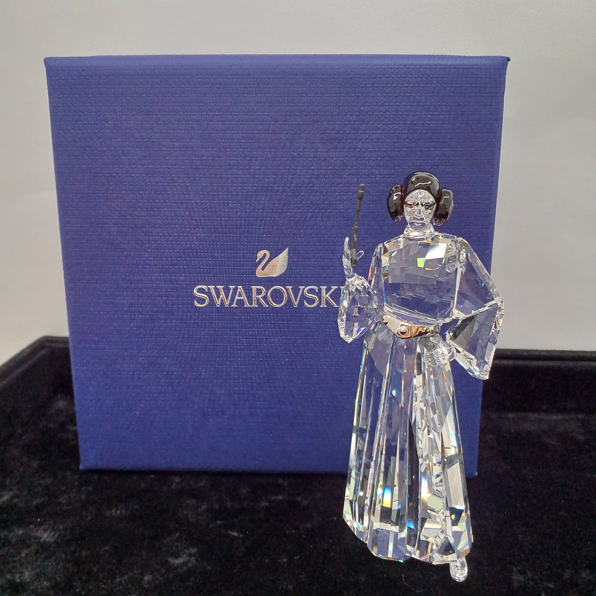 スワロフスキー製のスターウォーズの置物です。 廃盤商品らしいので