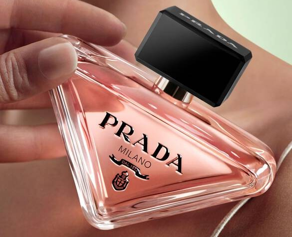 保存版】プラダの三角の形をした香水ってどんな香り？ | Perfumed 香水