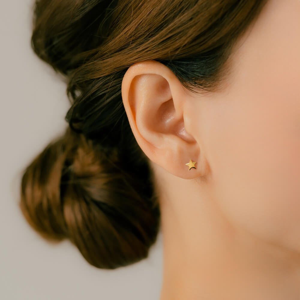 星のボディピアス│K10 スターモチーフ 軟骨ピアス – PICOLLET