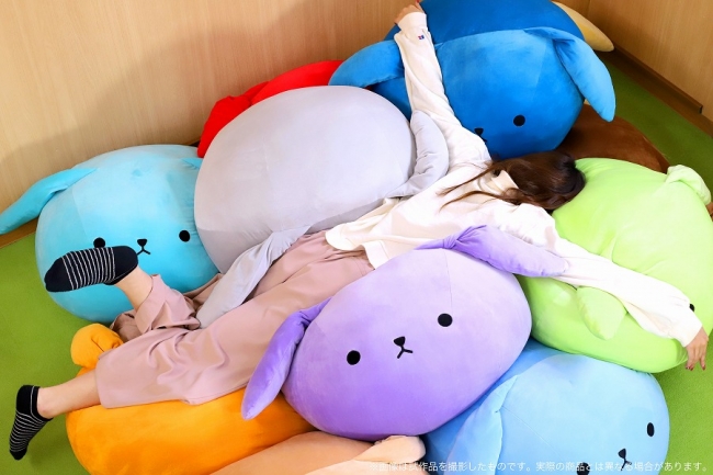 ツキウタ。』より、「ツキウサ。まん」がビックサイズのクッションに