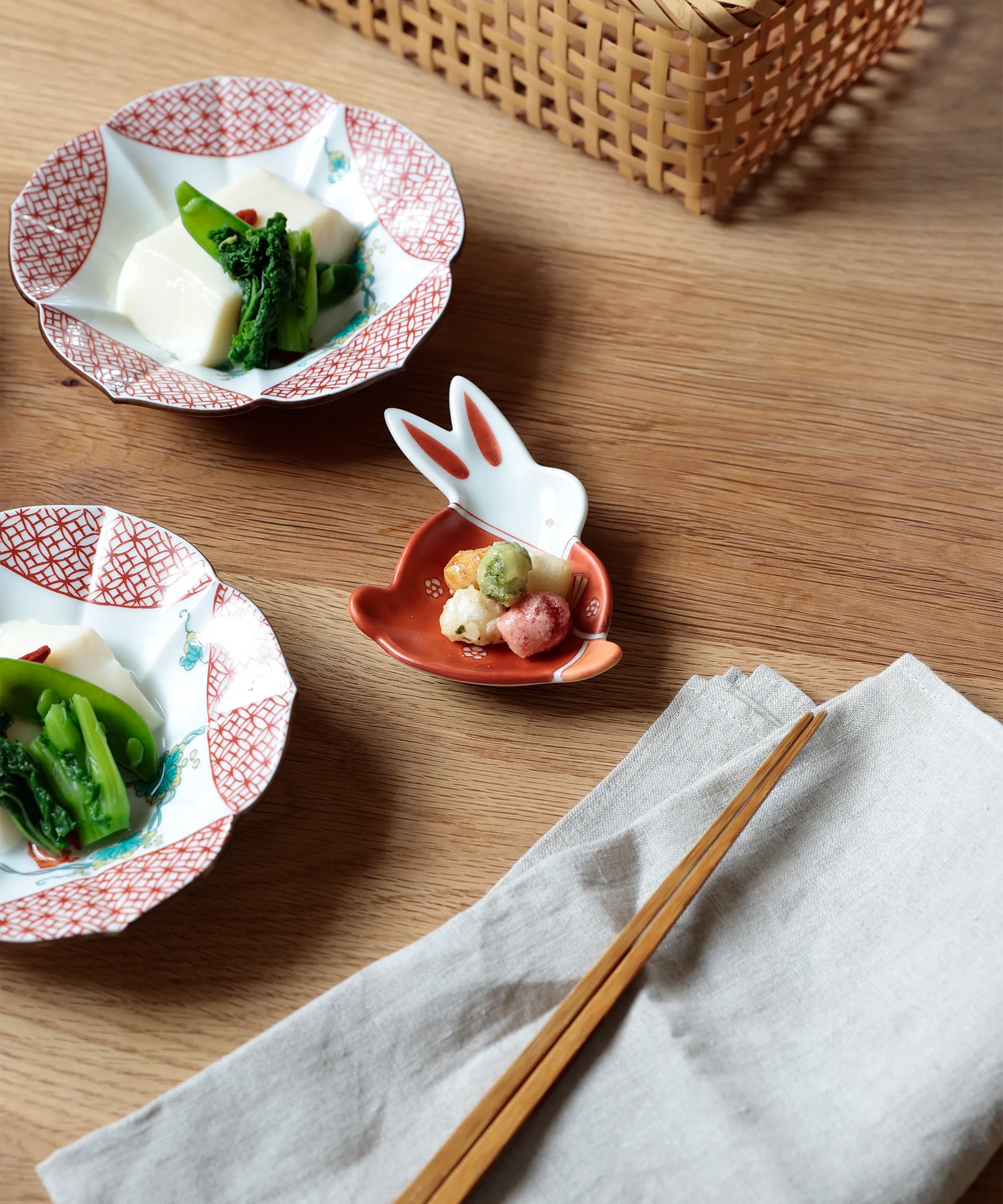 小花 - うさぎ豆小皿 | 有田焼(ありたやき)の専門通販 Realita