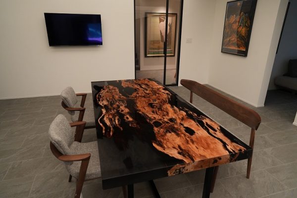 屋久杉レジンテーブルの納品！〜朽ちと生命力のアート〜 | レジン