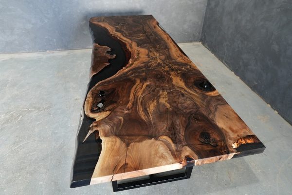 クラロウォールナットレジンテーブルの製作から納品まで【デザイナー