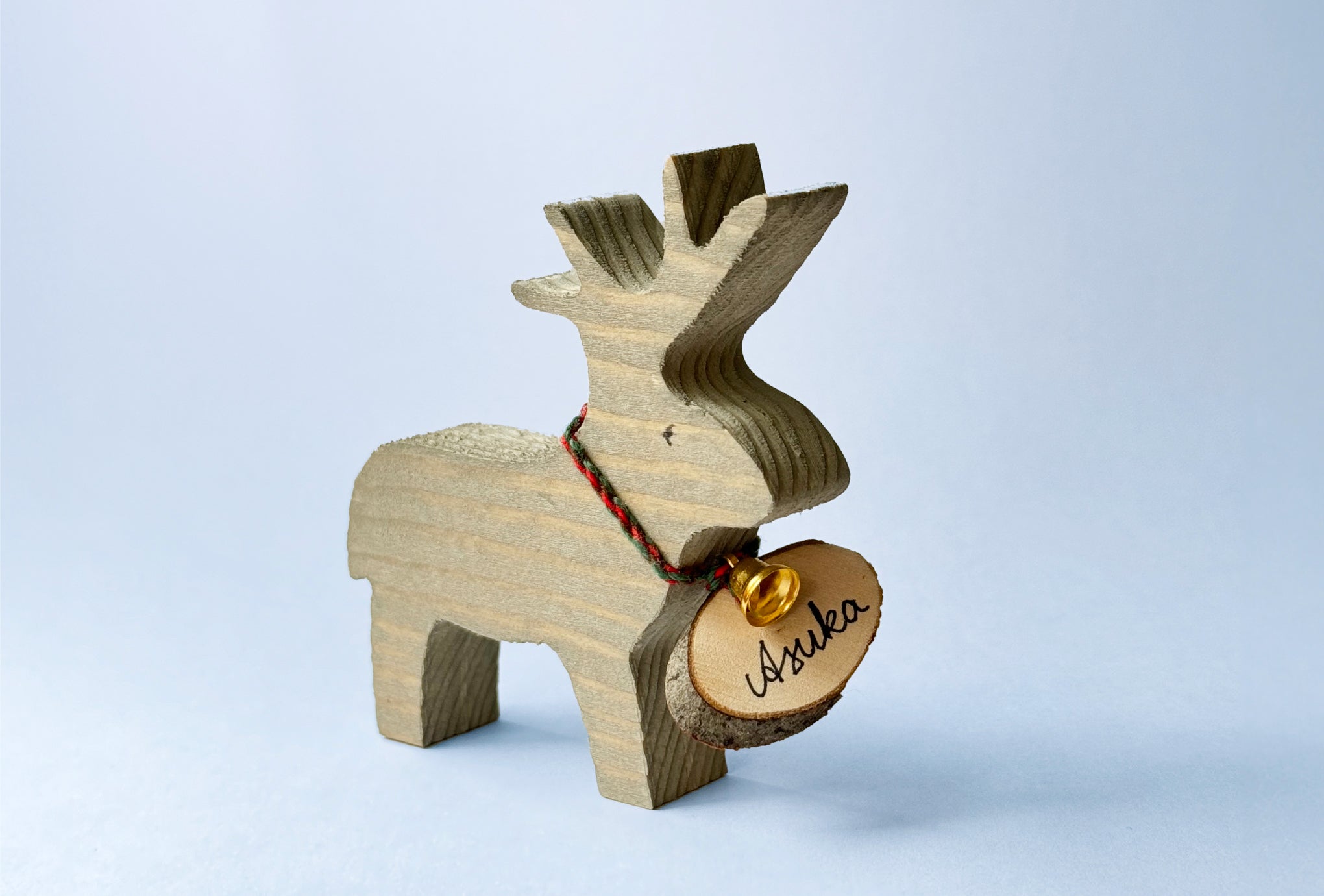 名前入り トナカイの木工工芸品 – SANTA GREETING